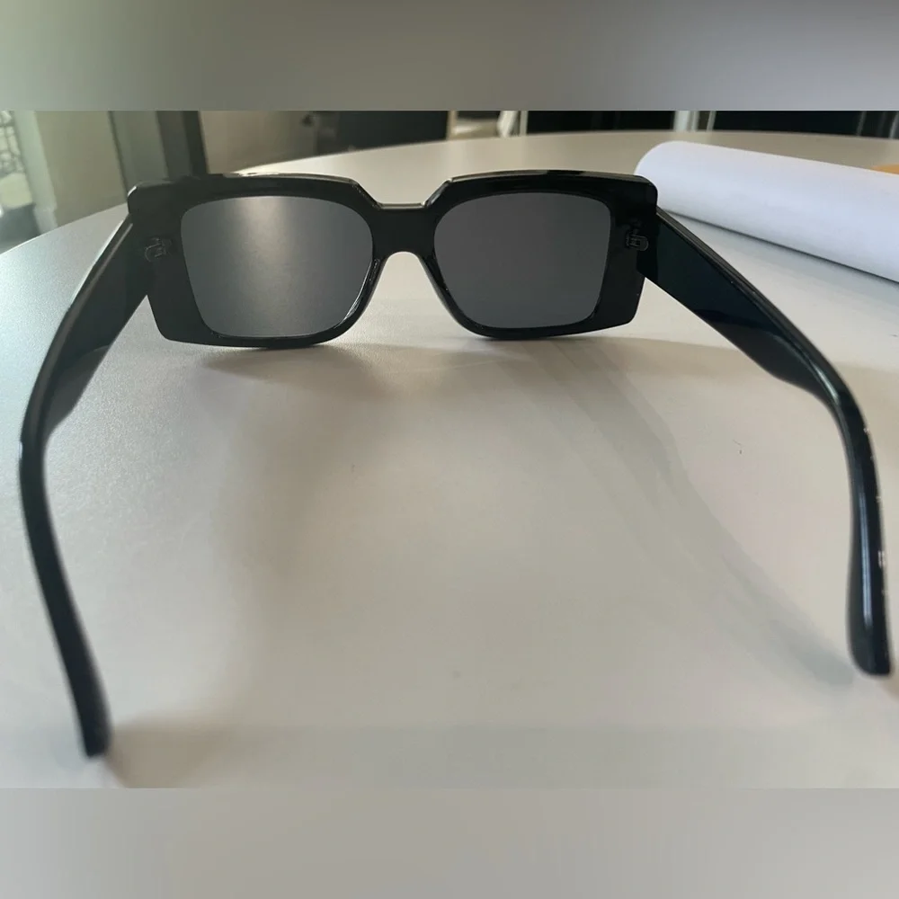 Rectangle shape sunglasses - Picture 3 of 4